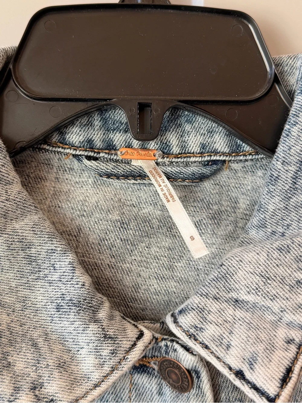 Free People Indigo Acid Wash Denim Trucker Jacket Size S NWT